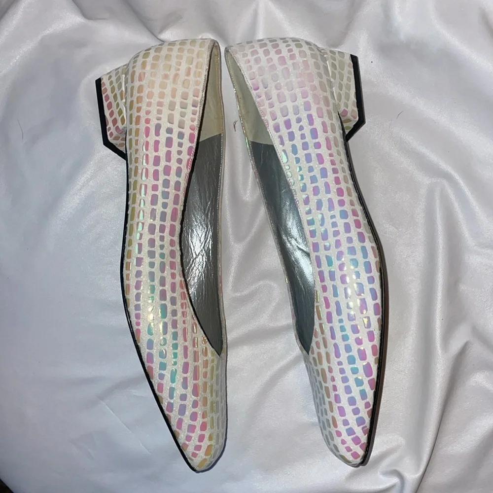 Stuart Weitzman White/Nude Suede Leather Iridescent Scales Kitten Block Heel 7.5